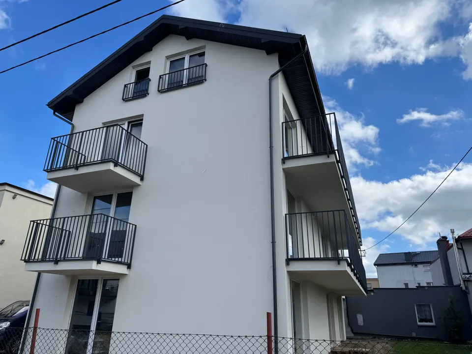 Balustrady zewnętrzne w pensjonacie w Rewie